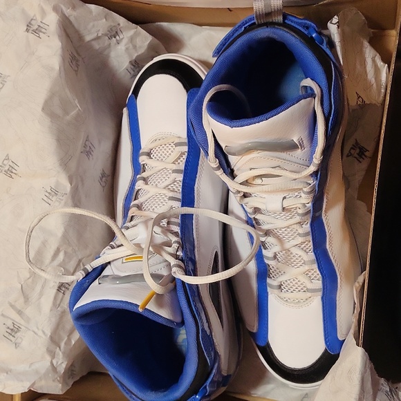 Fila Grant Hill 2 size 10.5 (I'm a size 11 and they fit perfect) - Picture 3 of 4